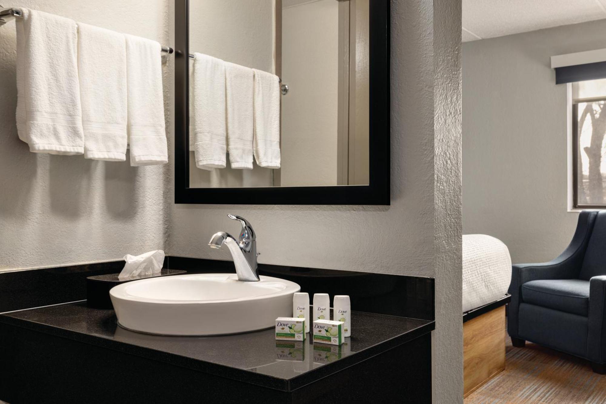 Americinn By Wyndham Madison Wi Esterno foto